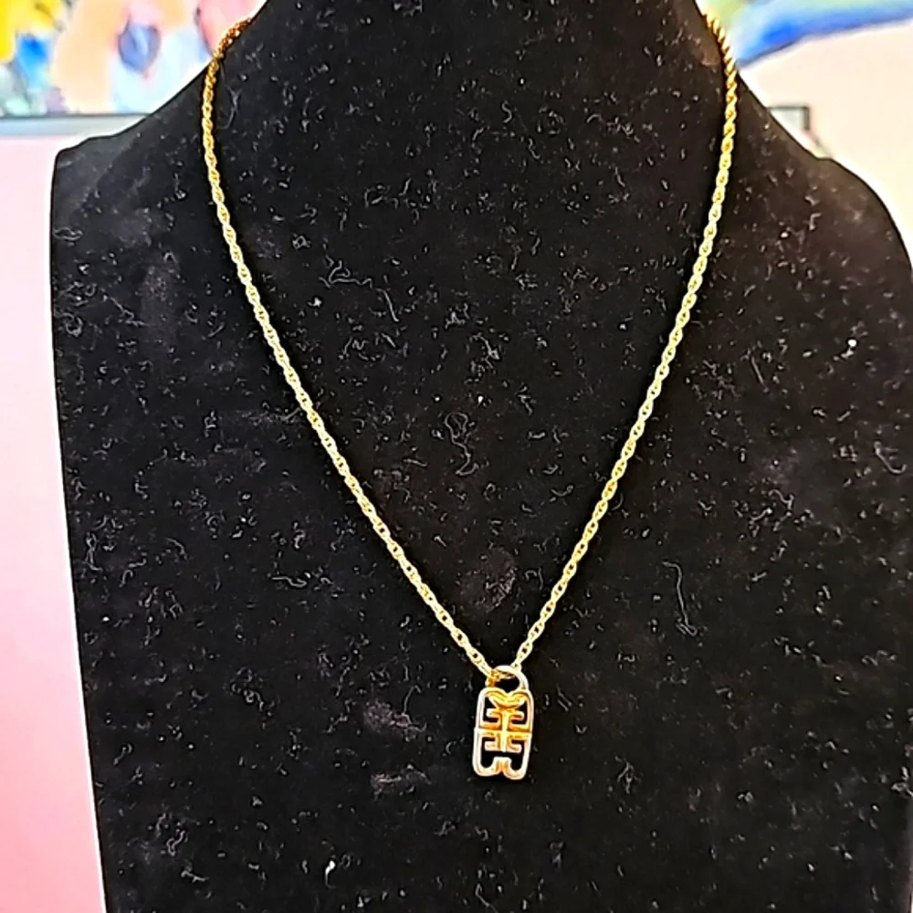 ✨️Givenchy 4G Logo Pendant Vintage Gold Tone Rope Chain Necklace✨️